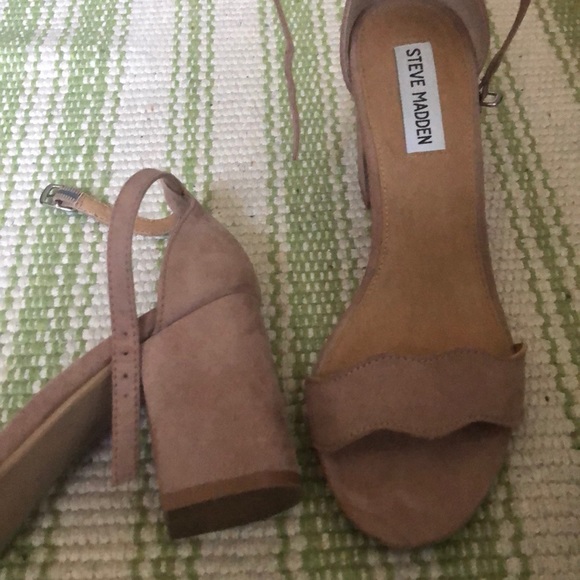 Steve Madden Melina Tan Sandal Stap Scalloped Block Heel Size 8 - Picture 8 of 8